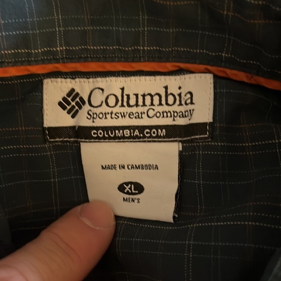 Columbia Button Up - Picture 3 of 3